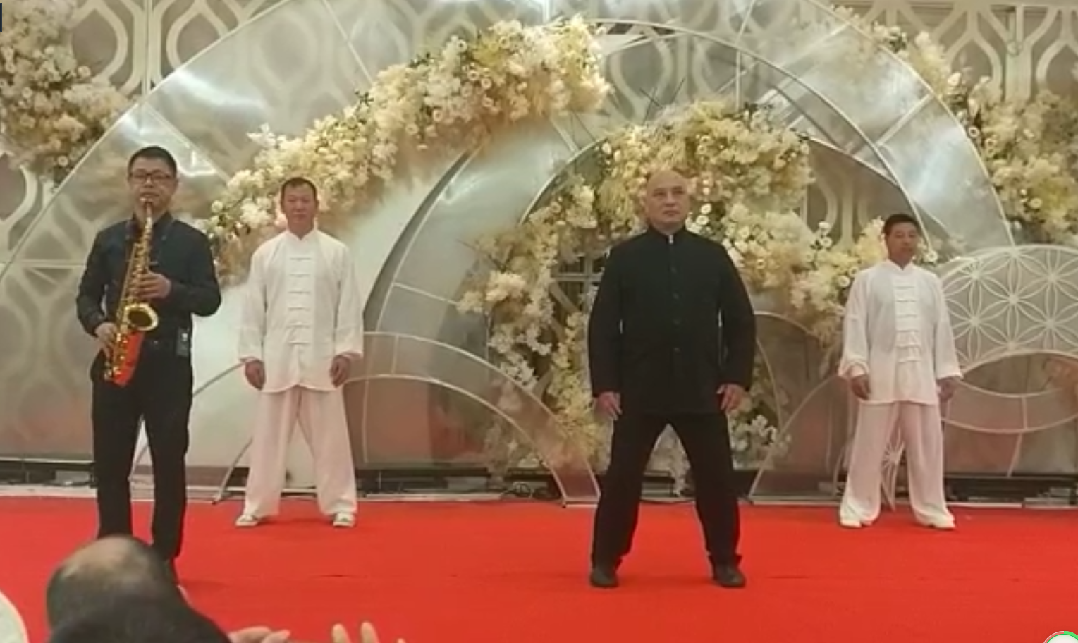 吴会长等四人在名豪君悦表演传统陈式太极拳