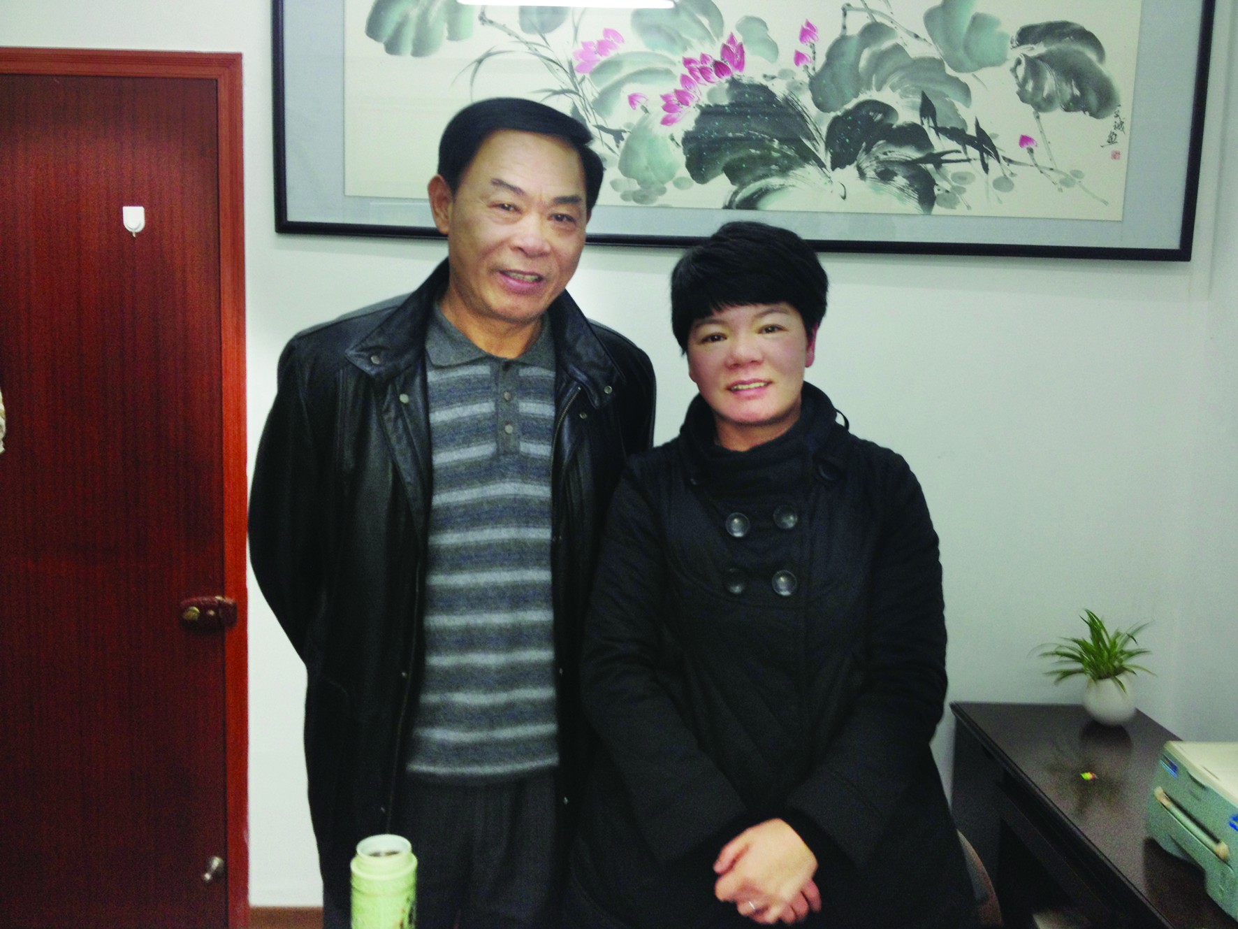 王仁宝与县体育局长曾迎玲合影.jpg